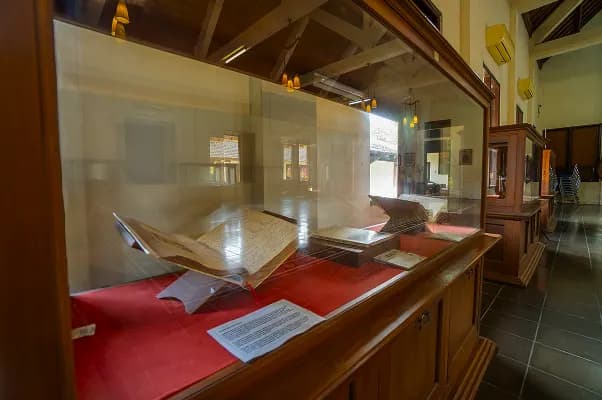 Artifact Display